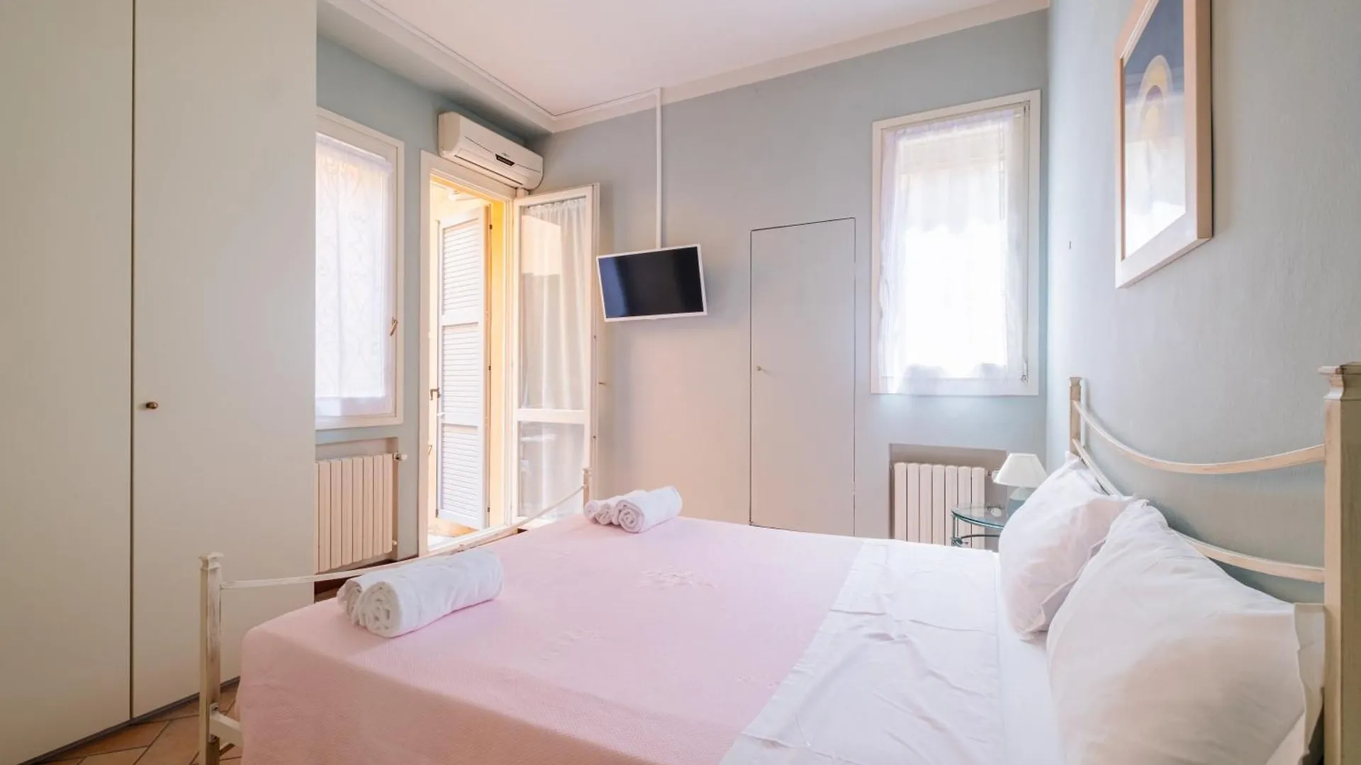 Homeby, Petroni Central House Bolonha