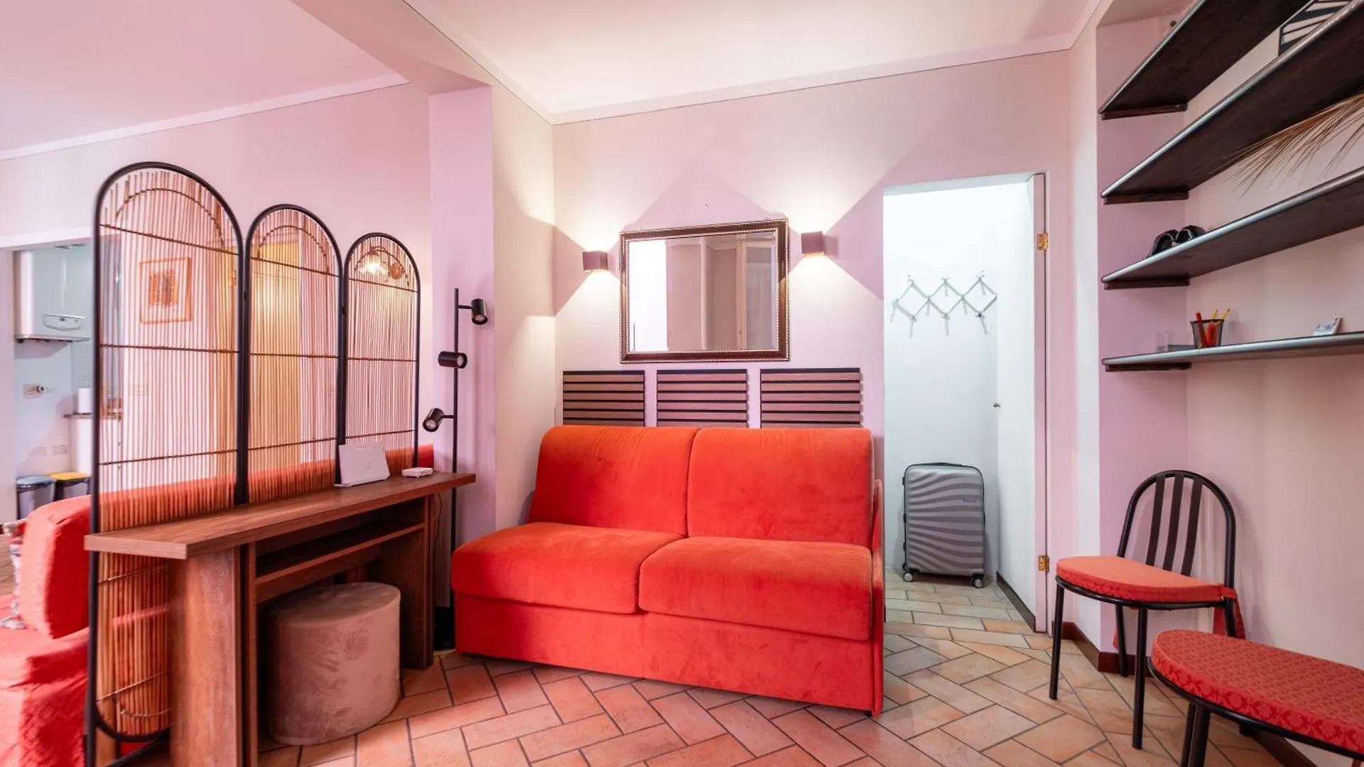 Homeby, Petroni Central House Bolonha